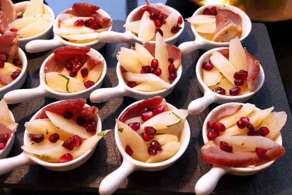 Entenbrust, Spargel und Granatapfel