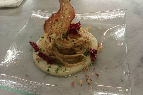 Fenchel-Linguine, Kartoffelmousseline, getrocknete Tomaten
